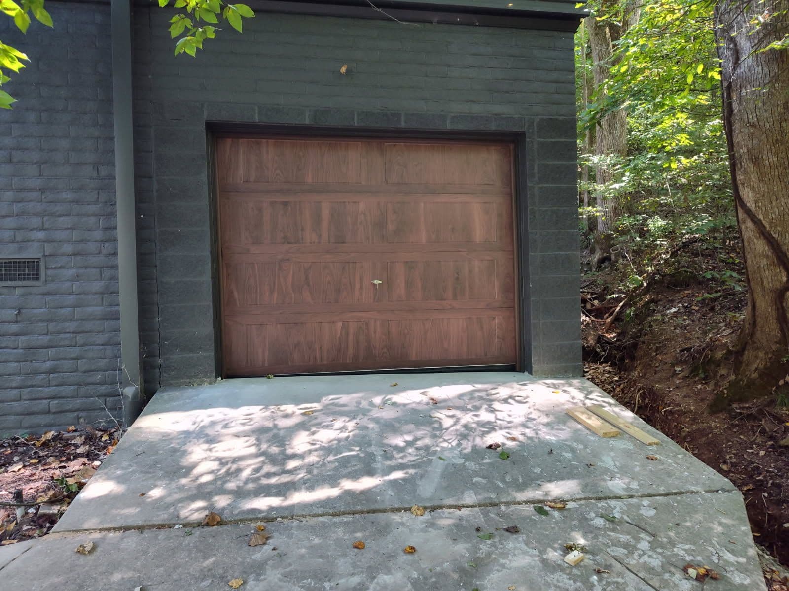 Gallery photos for Walnut Garage Door Installation in Tullahoma: Image #1